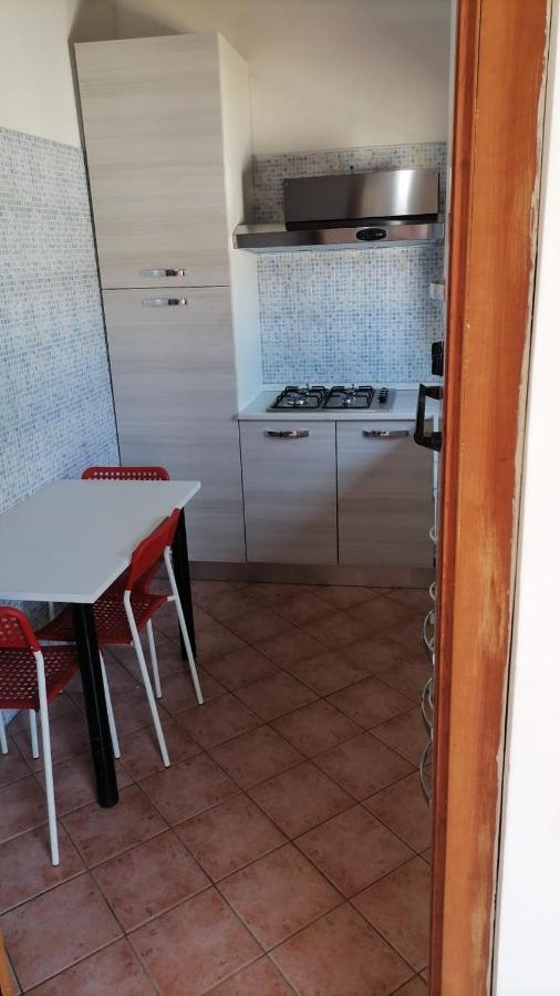 フィウミチーノVillino 4 Posti Letto Con Cucina A 30Mt Dal Mareアパートメント エクステリア 写真